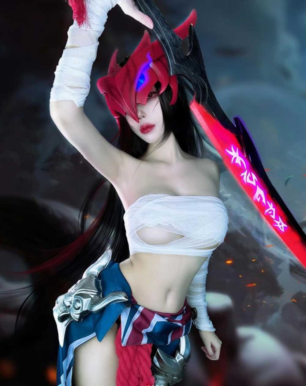 Bộ ảnh Cosplay Yone phiên bản siêu đầy đặn khiến fan khó lòng rời mắt