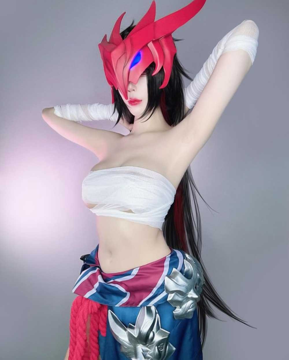 Bộ ảnh Cosplay Yone phiên bản siêu đầy đặn khiến fan khó lòng rời mắt