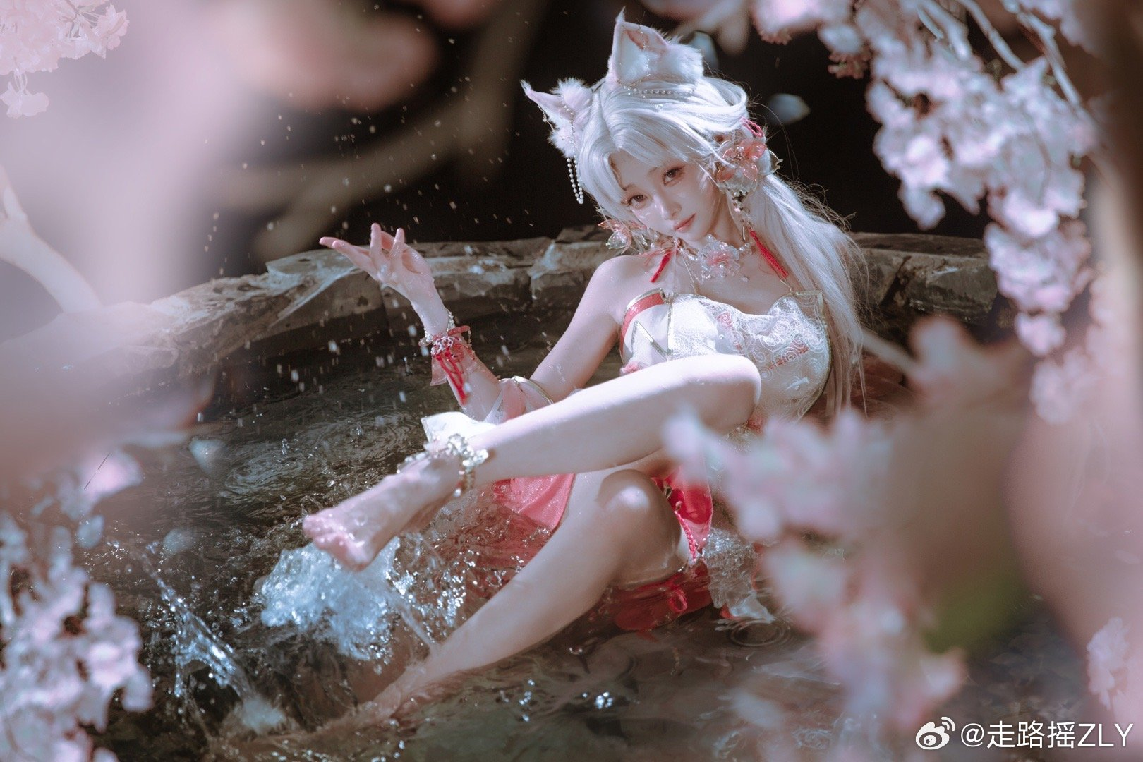 Nữ cosplayer YinLin là ai khi khiến fan mê mẩn đứng ngồi không yên mỗi lần xuất hiện?