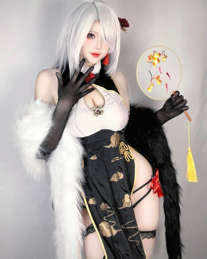 Màn cosplay Shenhe trắng tinh khôi của vợ “quốc dân” khiến anh em Genshin Impact mê mẩn